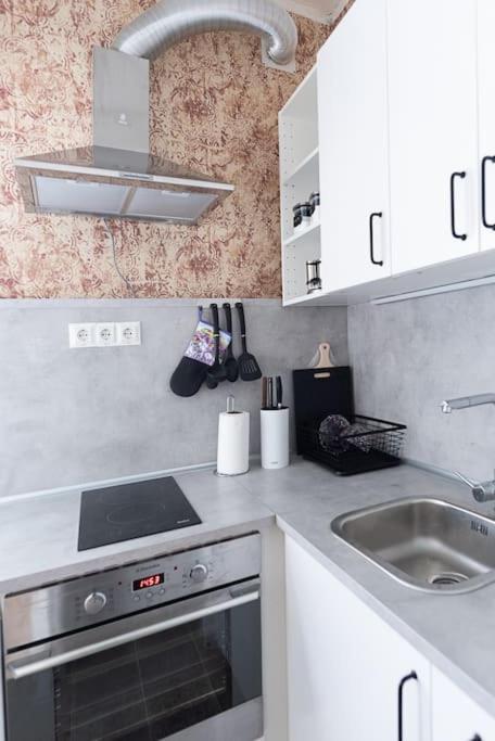 Centrally Located Vintage Flat Apartment *